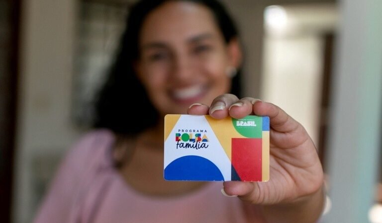 Benefício do Bolsa Família começa a ser pago no Amazonas; veja calendário