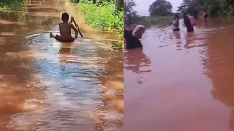 Chuva destrói ponte e isola comunidade quilombola no Sul do Piauí; moradores se arriscam para atravessar trecho alagado