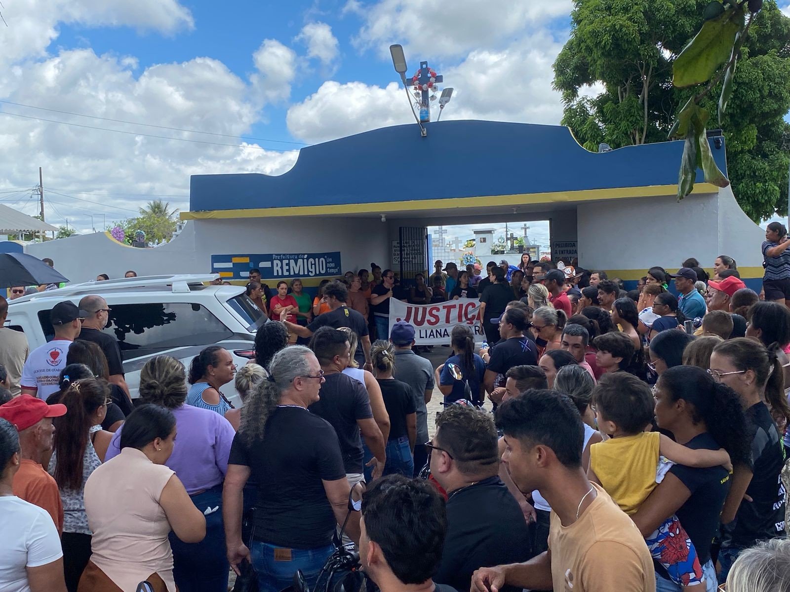 Corpo de bebê vítima de suposta negligência médica em hospital de Campina Grande é sepultado