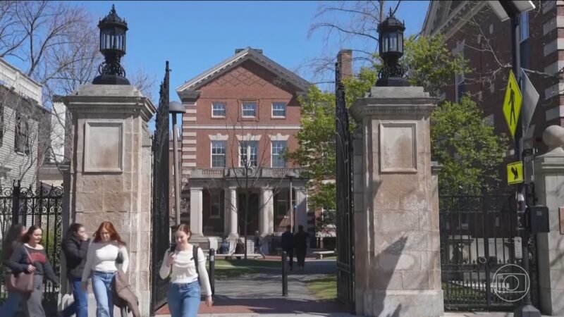 Governo Trump processa Harvard por não combater antissemitismo na universidade e ameaça cortar subsídios