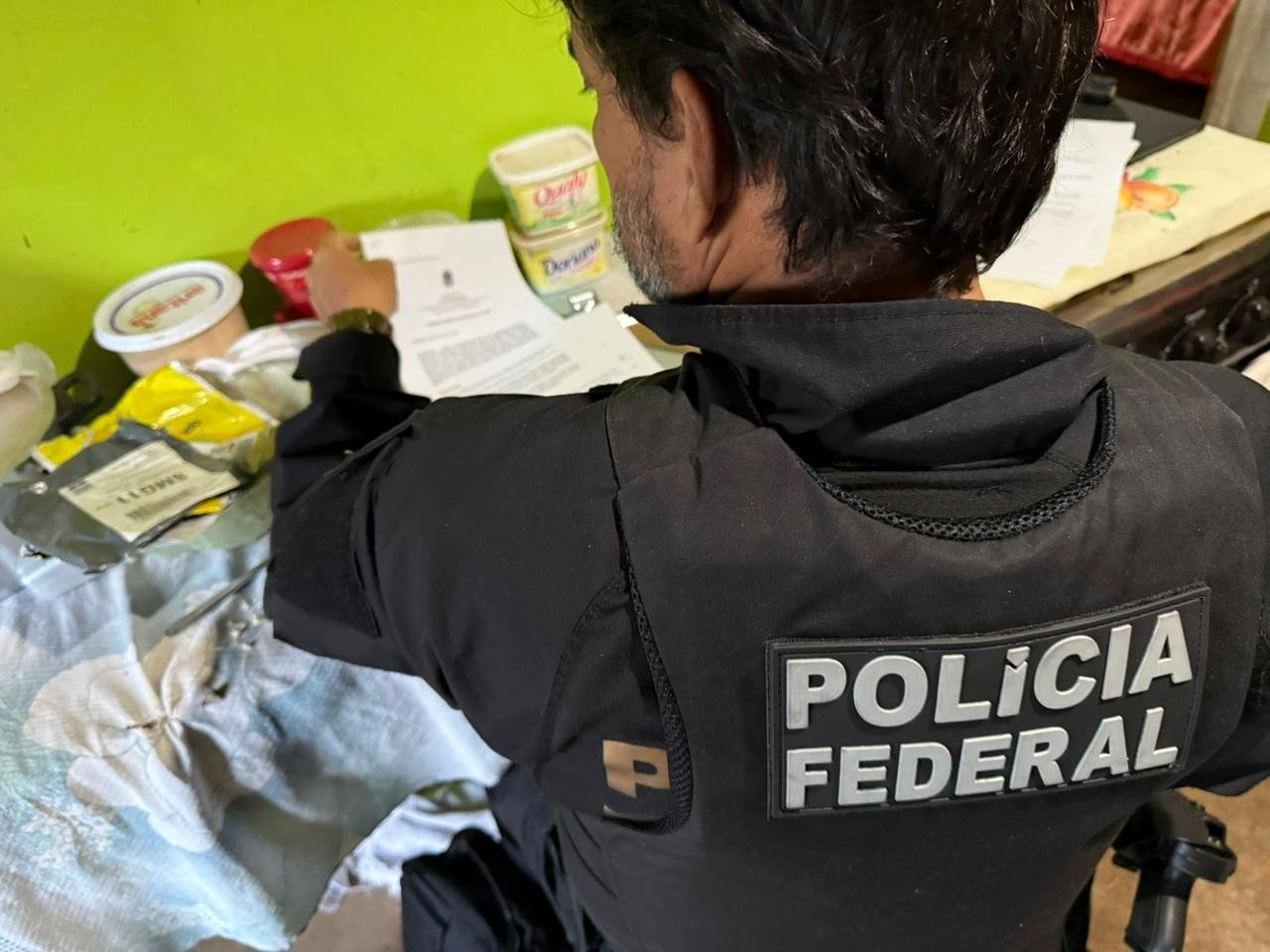 PF deflagra operação contra o tráfico de drogas, armas e lavagem de dinheiro