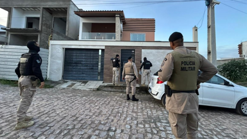 Cerca de R$ 70 mil em espécie apreendidos e suspeita de milícia: o que se sabe sobre operação que prendeu 4 PMs na Bahia
