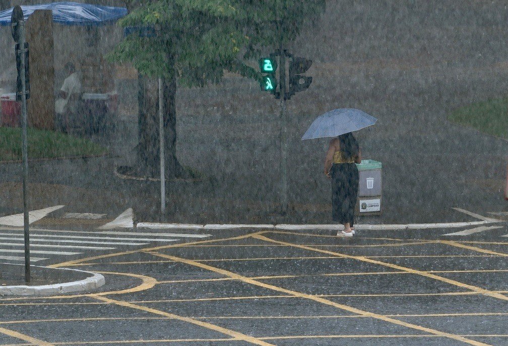Alívio do calorão? Região de Campinas pode ter chuva forte, raios e queda de temperaturas a partir de terça