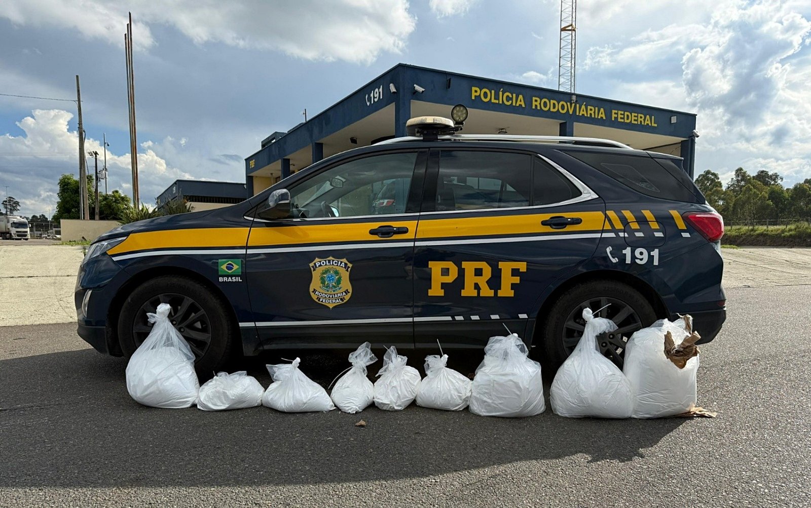 Polícia Rodoviária apreende 111 kg de cocaína em veículo envolvido em acidente na Fernão Dias