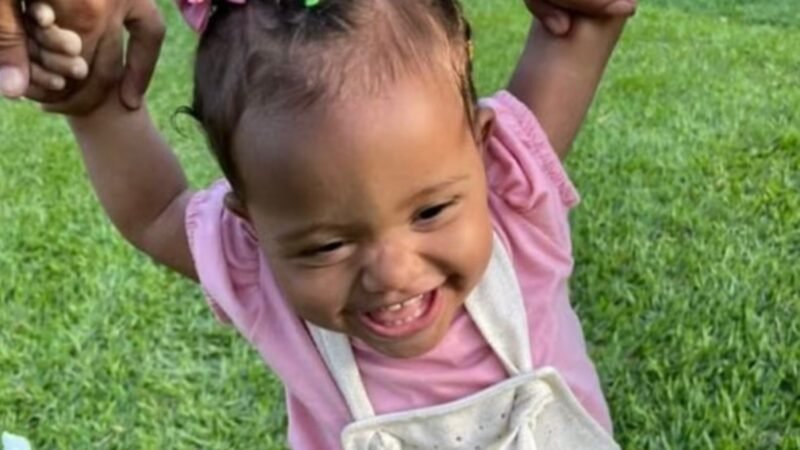 Mãe de bebê morta com sinais de violência tinha ido a entrevista de emprego e a deixou com padrasto: ‘Espancou a minha filha’