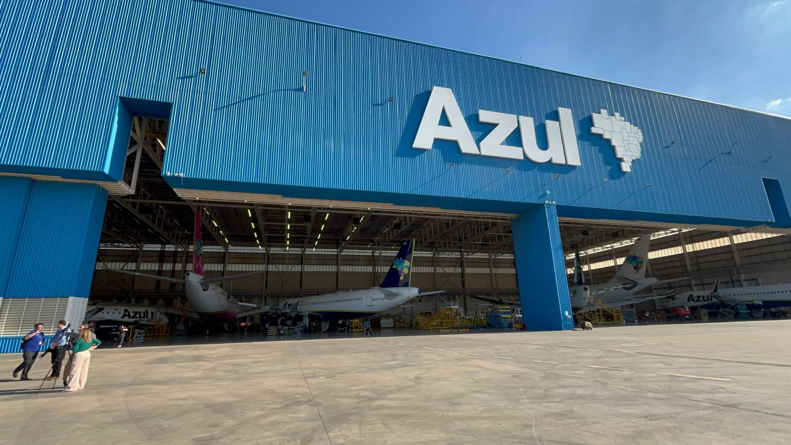 Após decisão judicial, Azul transporta corpo de idoso que morreu após passar mal em avião em Viracopos, diz advogado