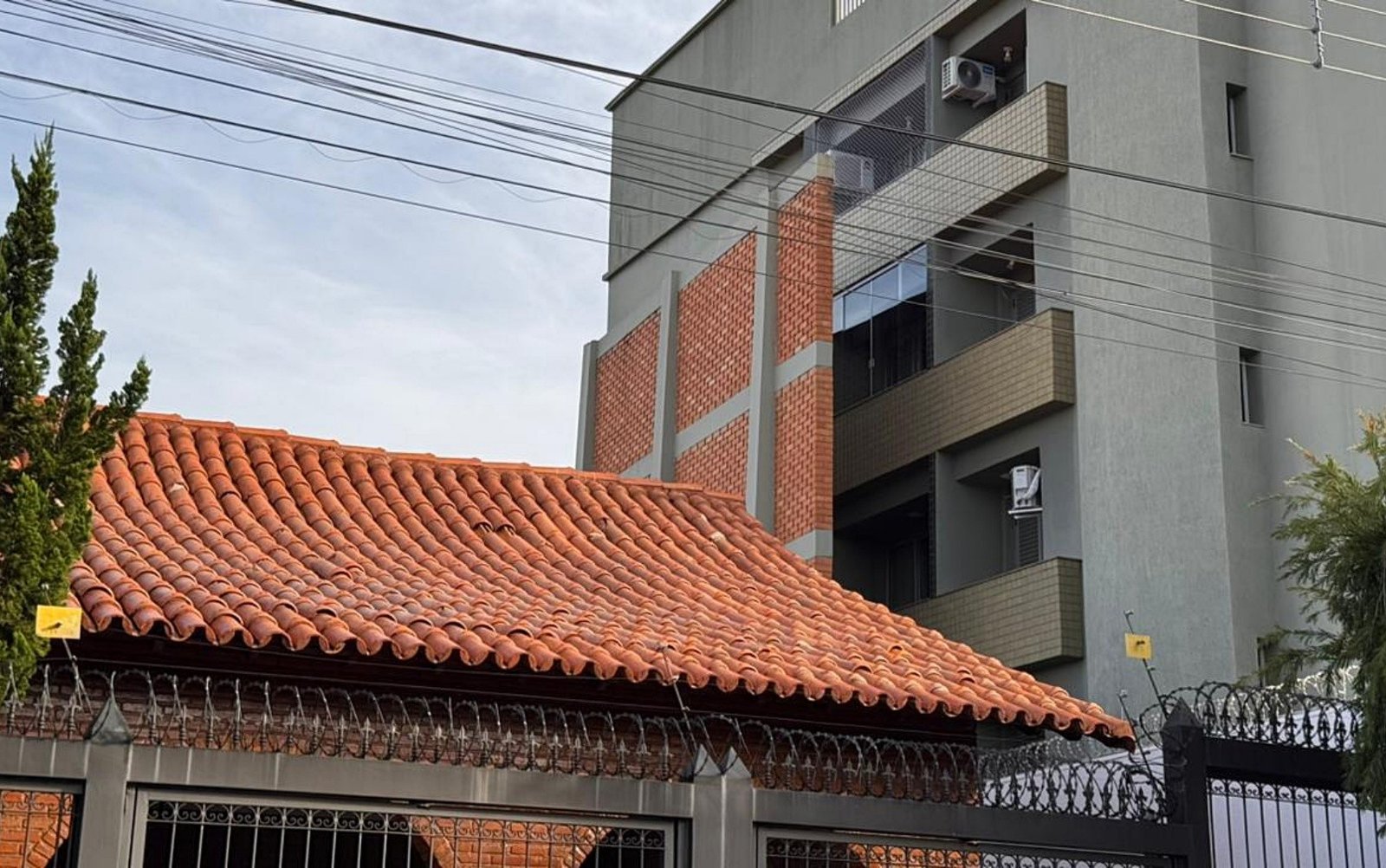 Muro gigante em MG: entenda em 5 pontos o caso da construção que viralizou e divide opiniões