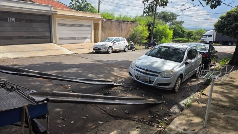 Dupla é presa após usar caminhão-guincho para furtar carro estacionado em rua de Piracicaba