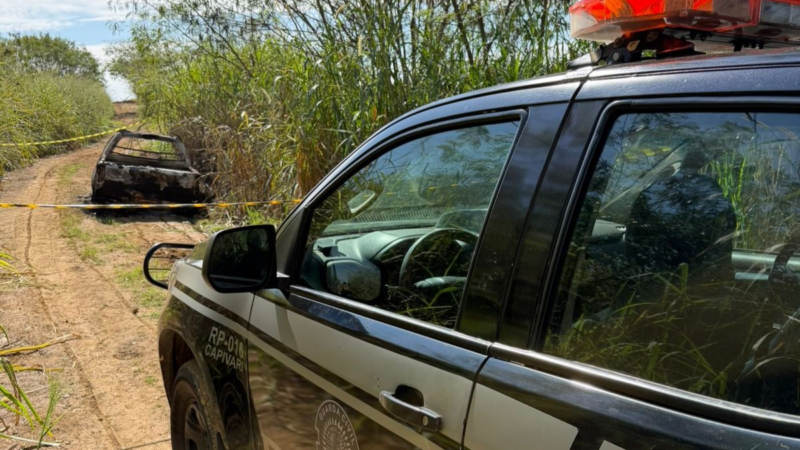 Corpo carbonizado é encontrado em carro queimado durante buscas por homem desaparecido em Capivari