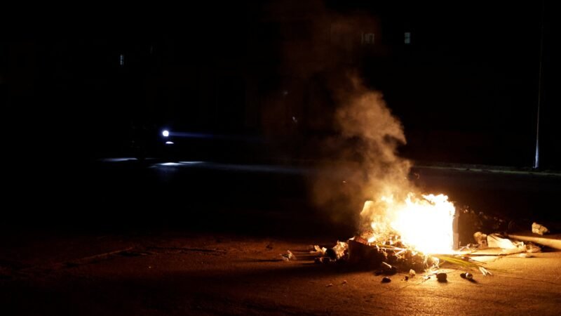 Cuba tem apagão maciço e protestos, enquanto governo diz estar sem combustível