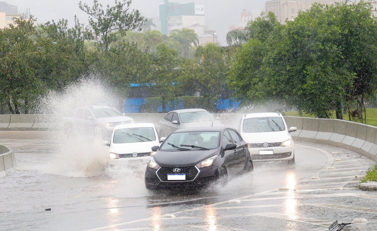 El Niño chega mais cedo? SC tem previsão de inverno mais chuvoso e verão com ondas de calor; entenda