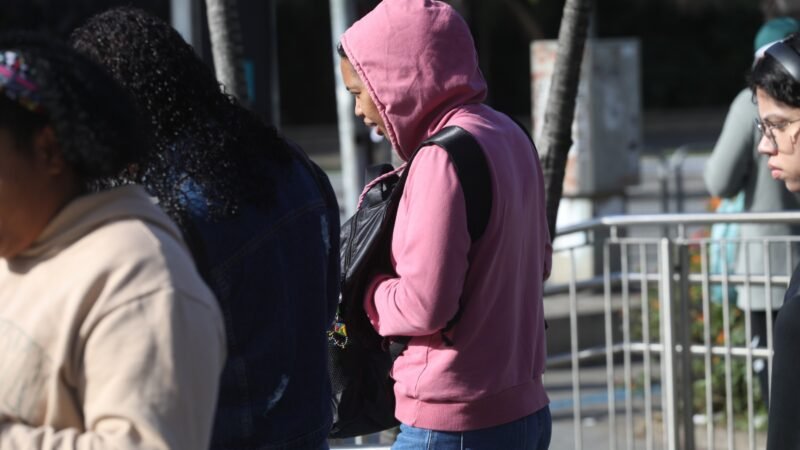 Frente fria avança e traz chuva e baixas temperaturas para Centro-Sul; veja previsão para o fim de semana