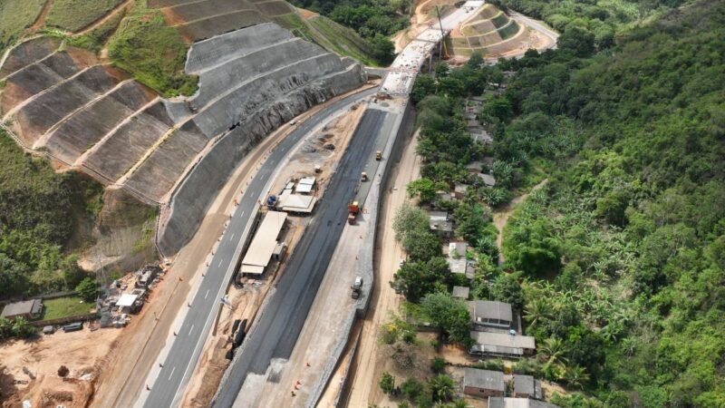 Pista de subida da Serra das Araras será interditada para novas detonações de rochas