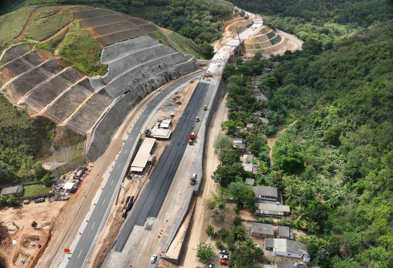 Pista de subida da Serra das Araras será interditada para novas detonações de rochas