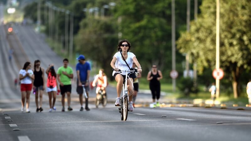 Dia do Trabalhador: veja o que abre e o que fecha no feriado em Brasília