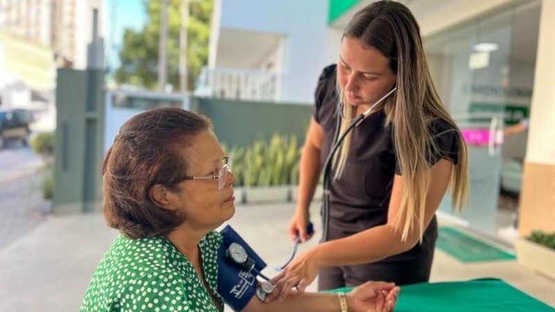 Hipertensão atinge 30% dos adultos e exige atenção, alerta cardiologista