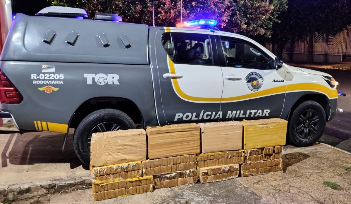 Casal é preso com 300 kg de maconha durante ‘viagem de presente’ prometida pelo namorado no interior de SP