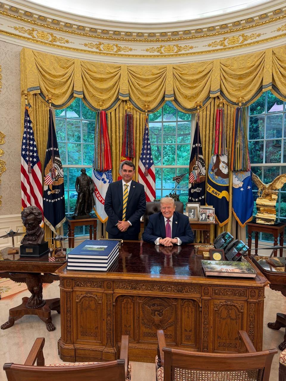 O encontro entre Flávio e Trump e os interesses americanos na eleição brasileira – O Assunto #1729