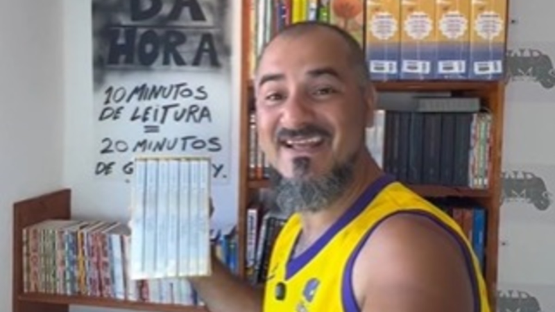 Clube do livro transforma leitura em recompensa e muda rotina de crianças com videogames no RJ