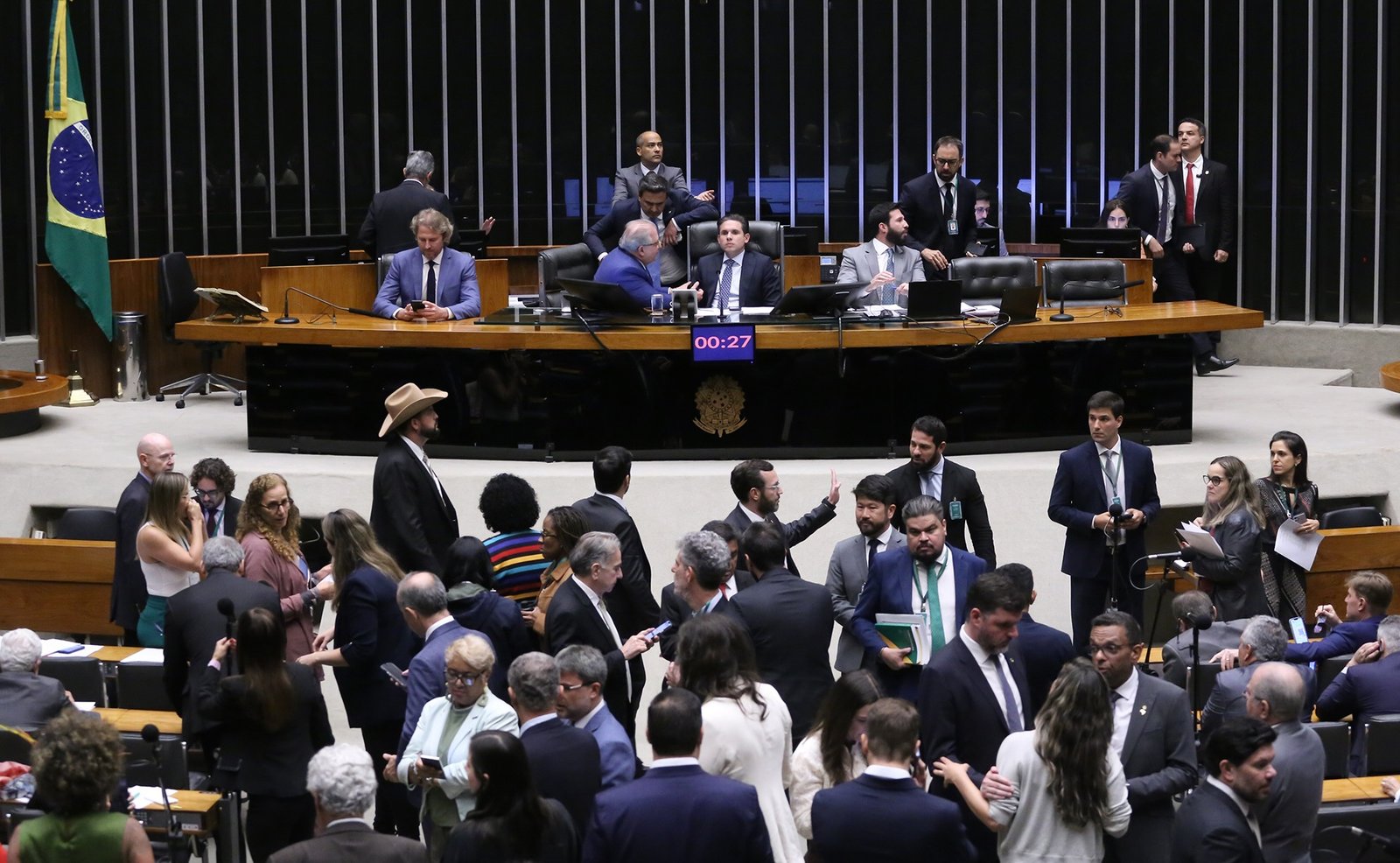 O vale tudo do Congresso às vésperas da eleições – O Assunto #1.724