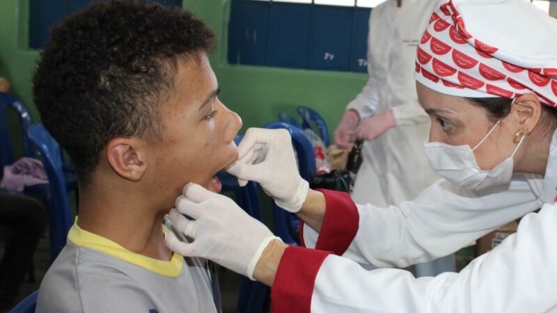Alunos de escola municipal de Montes Claros ganham tratamento odontológico