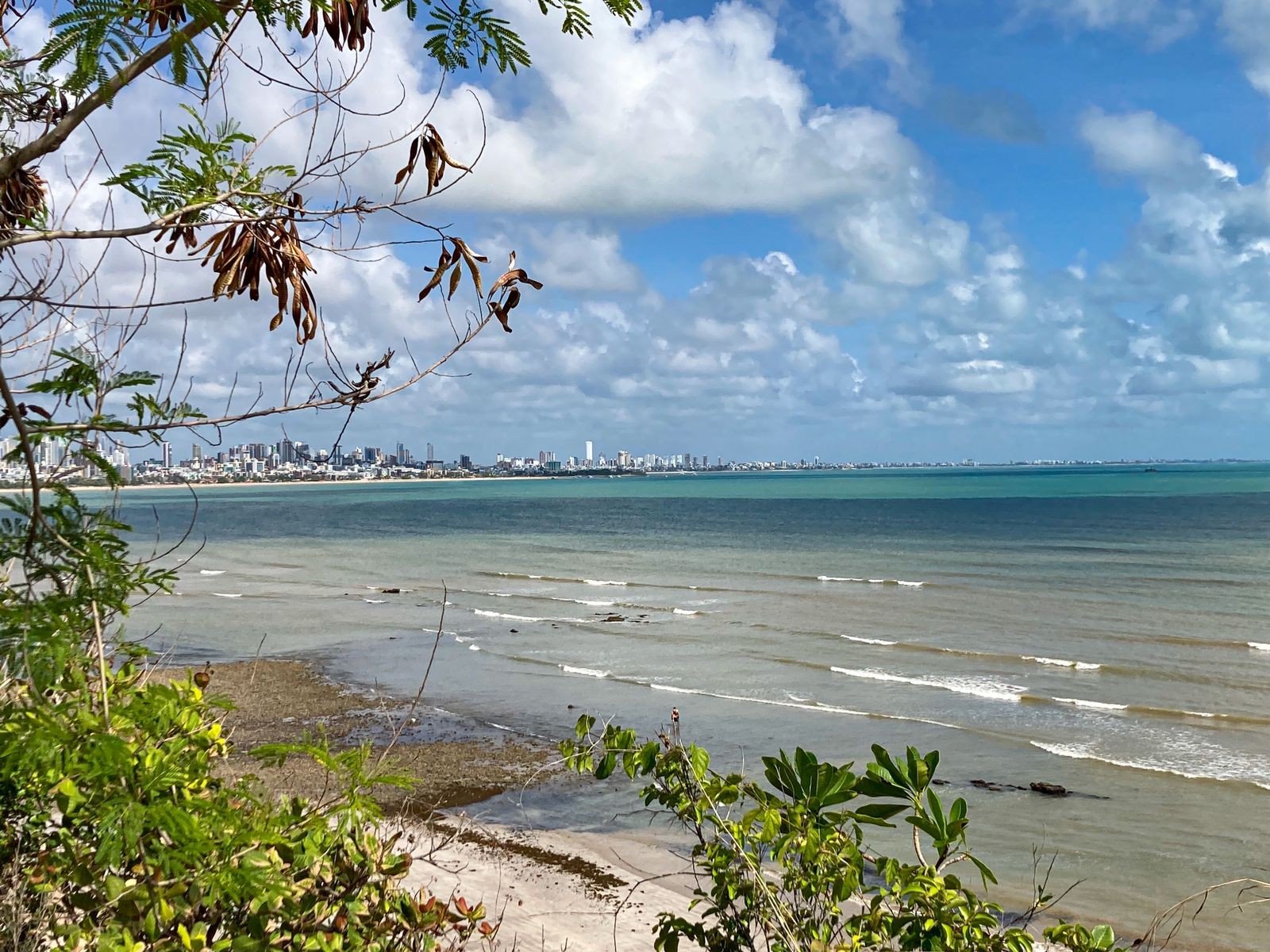 Litoral da Paraíba tem quatro trechos impróprios para banho; veja quais