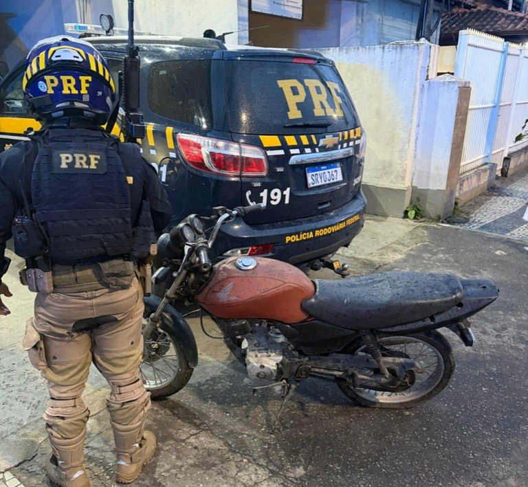 Homem é detido com moto adulterada na Rodovia Rio-Santos, em Angra dos Reis