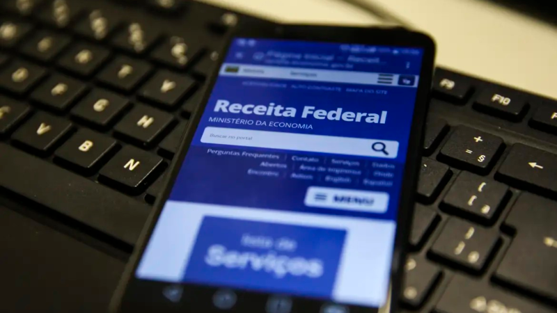 IR 2026: contribuinte pode saber em um dia se declaração entregue caiu na malha fina; entenda