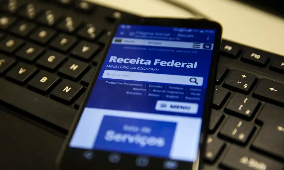 IR 2026: contribuinte pode saber em um dia se declaração entregue caiu na malha fina; entenda