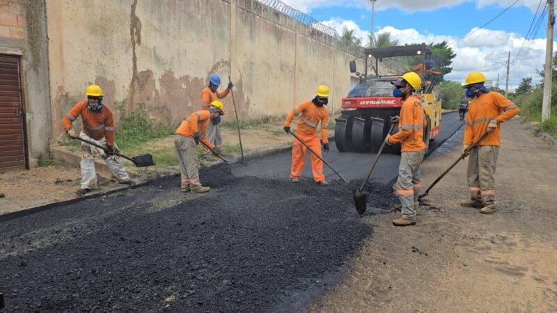 Prefeitura de Montes Claros leva asfalto para o Bairro Todos os Santos