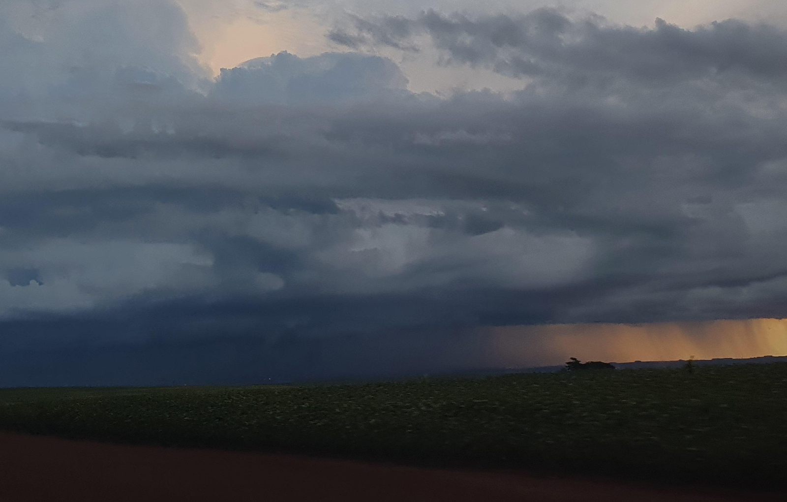 Fim de semana no Paraná tem alerta de tempestades com ventos de até 100 km/h e granizo; veja detalhes