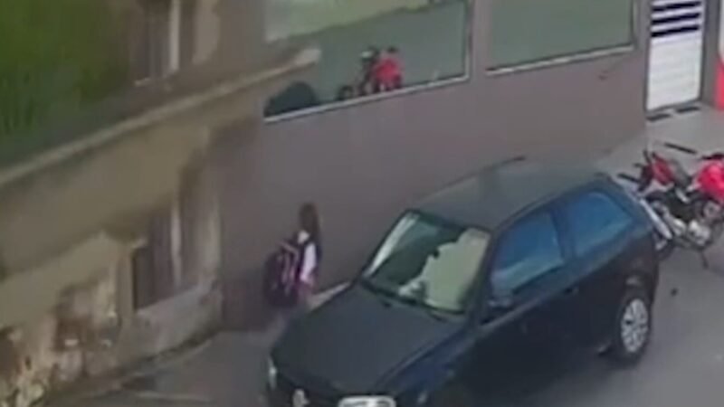 Criança quase é atingida por muro após desabamento, no Agreste da Paraíba