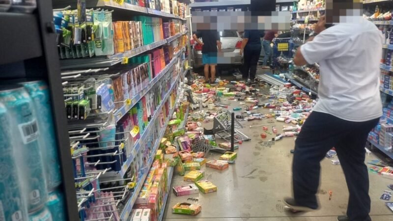 Motorista perde controle de direção e invade supermercado em Paraíba do Sul