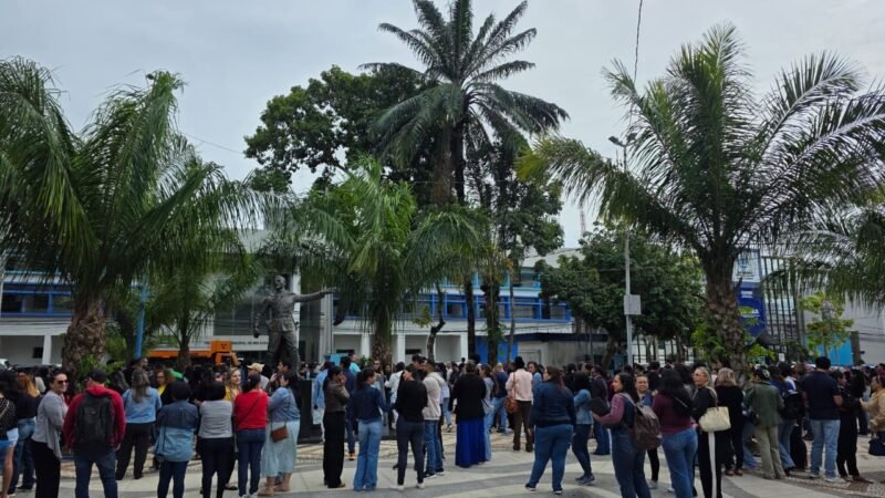 Educação municipal faz ato por reajuste salarial e avanço nas negociações em Rio Branco