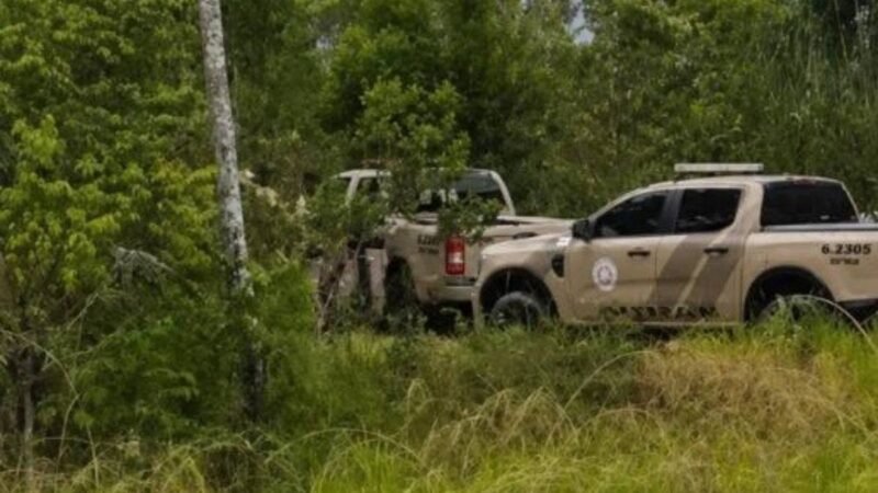 Dois corpos carbonizados são encontrados dentro de carro em estrada no Recôncavo da Bahia