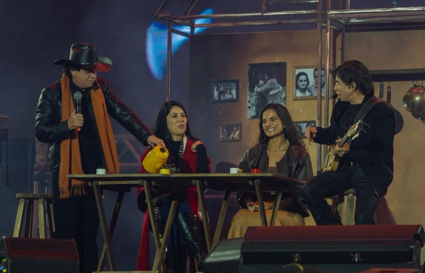 Chitãozinho e Xororó convidam fãs para café durante show repleto de nostalgia em Americana