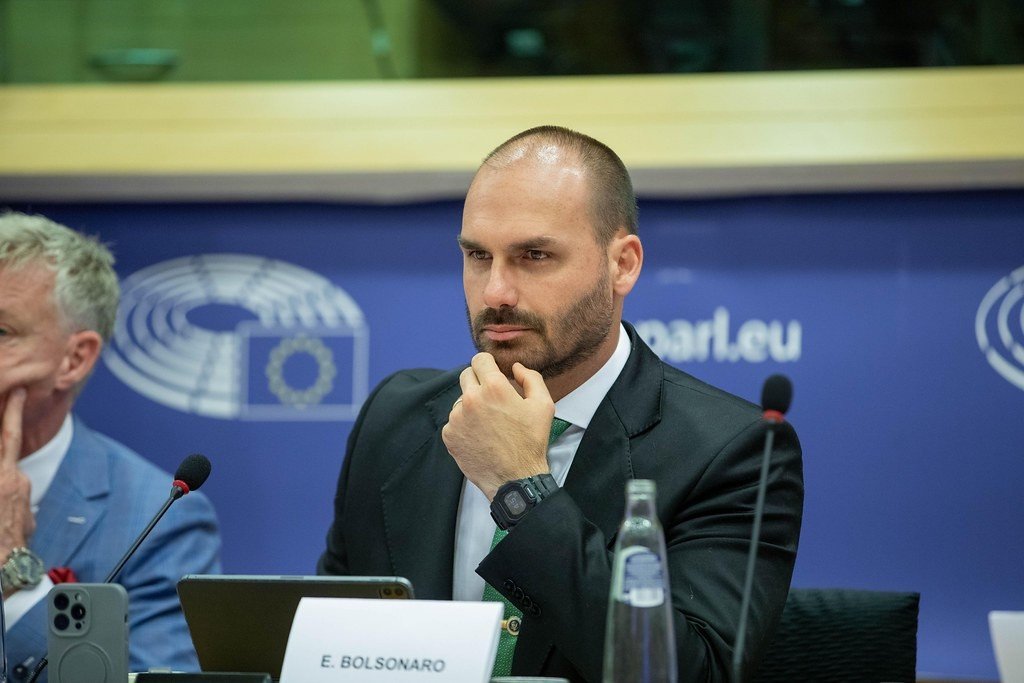 Eduardo Bolsonaro condenado por coação de Justiça – O Assunto #1741