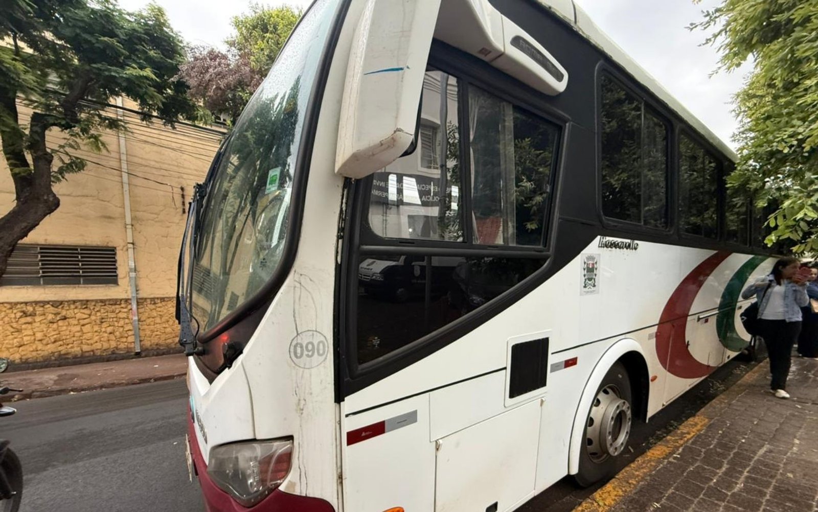 Homem que sequestrou ônibus fez o pai refém no interior de SP e ameaçou: ‘cala a boca, eu vou te matar também’