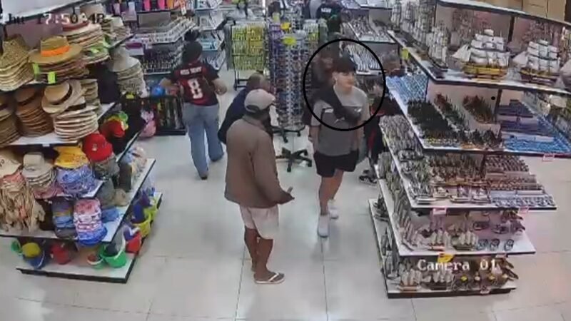 Câmeras flagram casal furtando óculos em loja de Arraial do Cabo