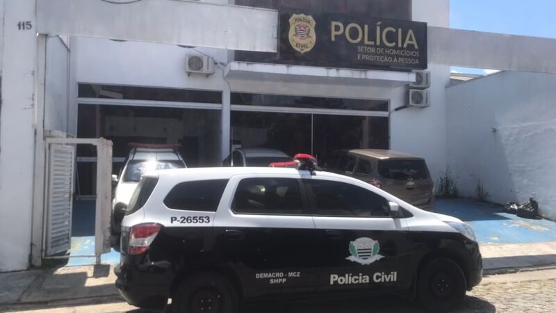 Homem é morto a facadas em Mogi das Cruzes e corpo é achado em área de mata