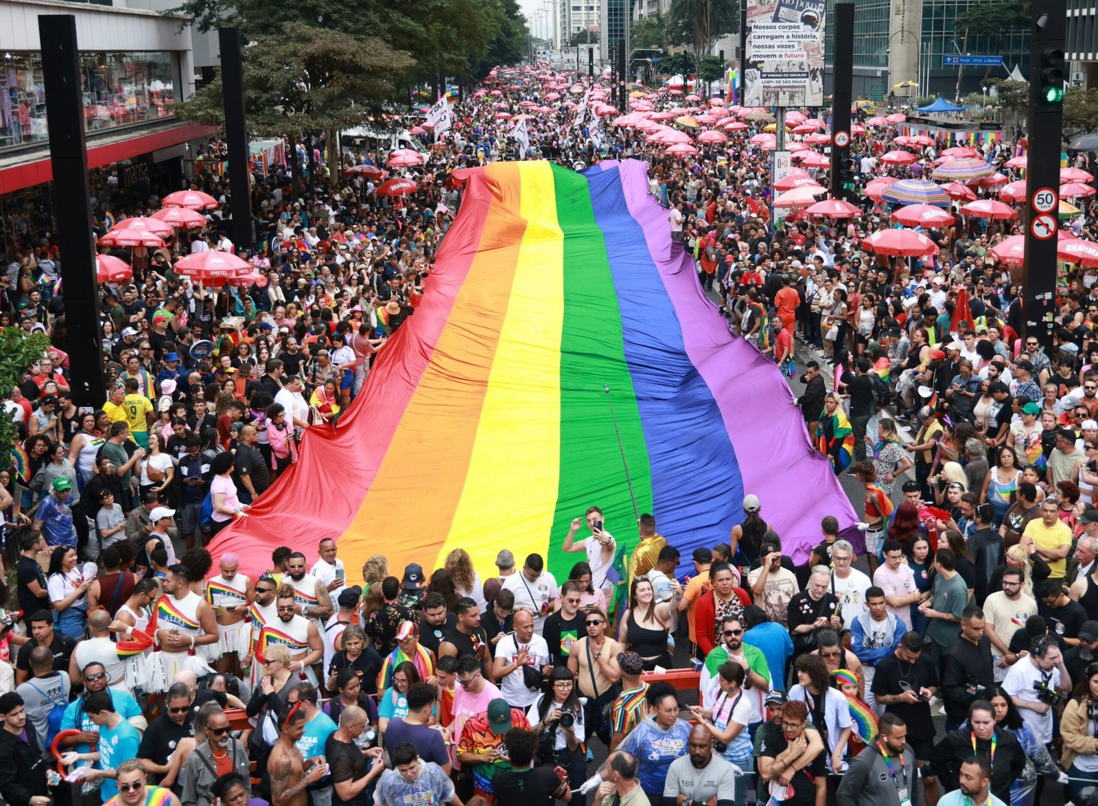 Parada LGBT+ de SP: veja programação, previsão do tempo e interdições