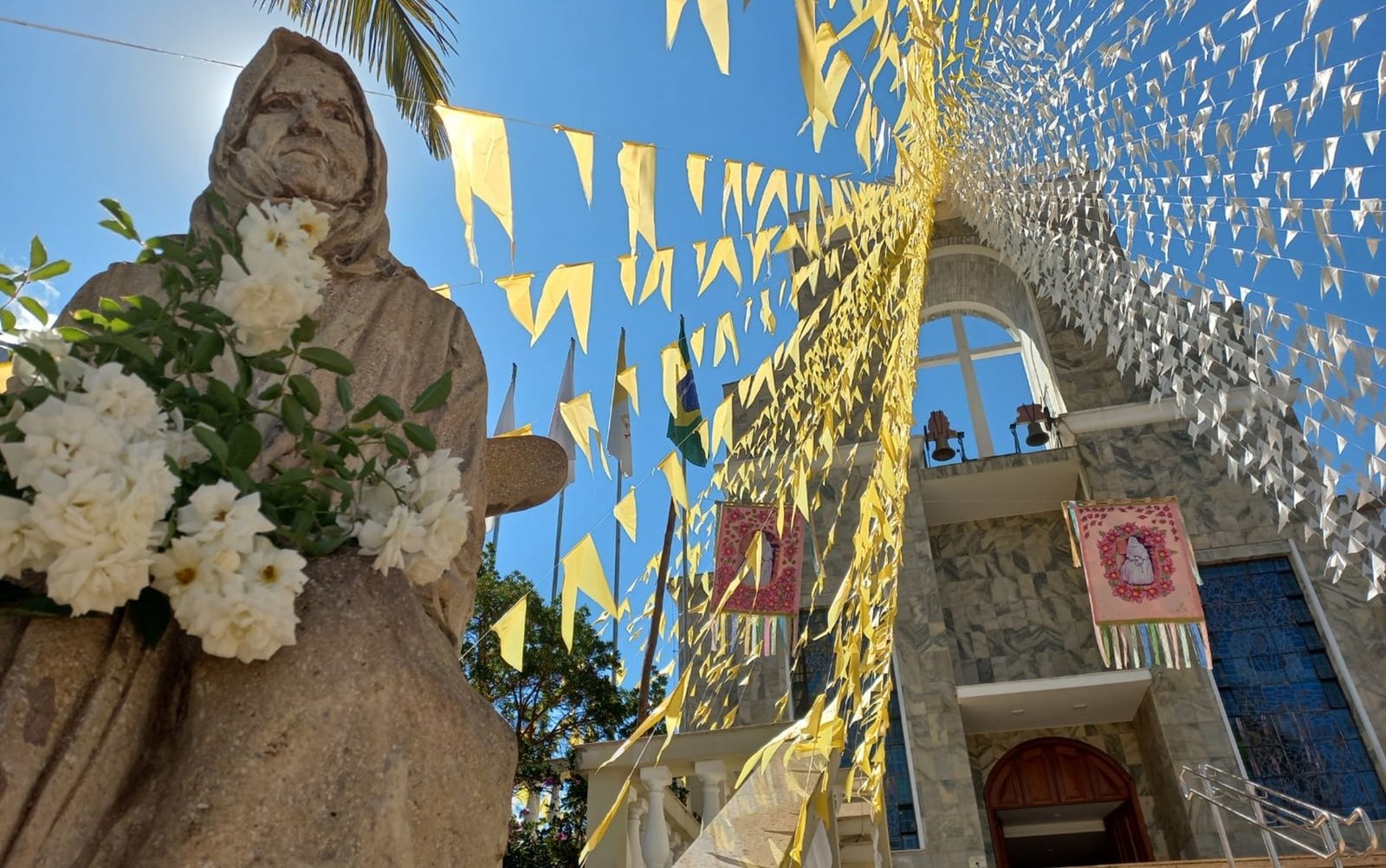 Fé, tradição e até torcida pelo hexa: Festa de Nhá Chica deve reunir 20 mil romeiros em Baependi, MG