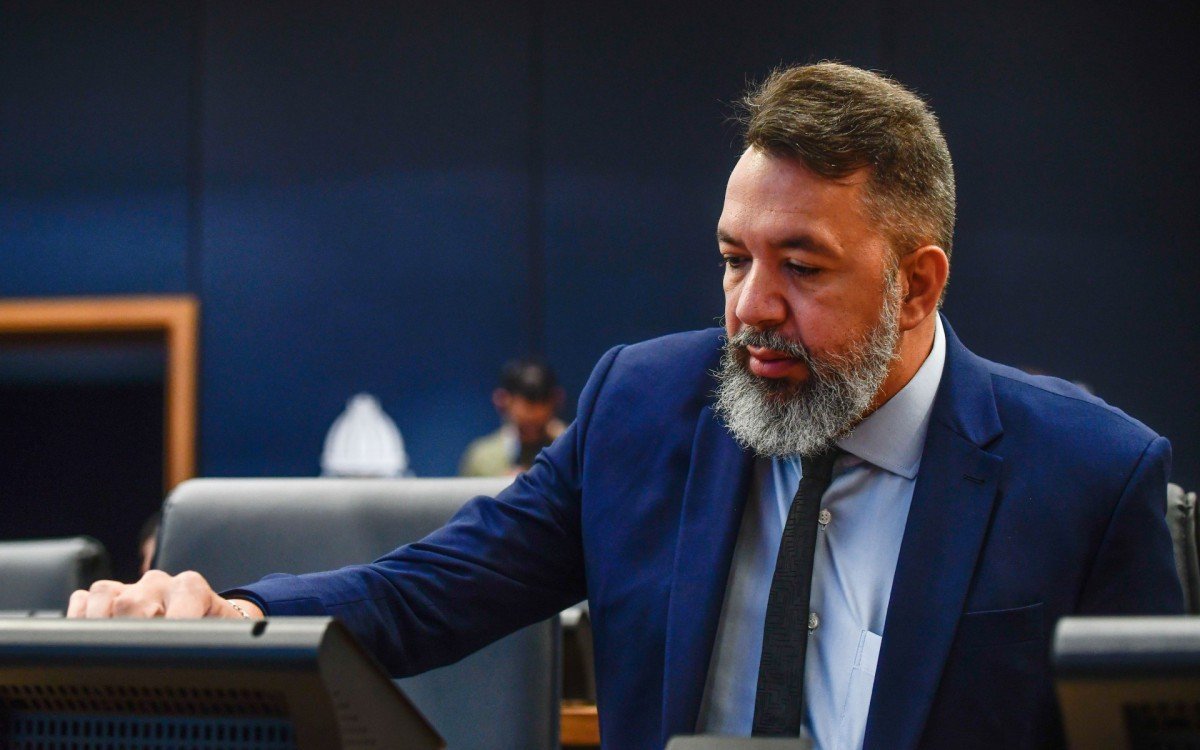 Moraes revoga medidas cautelares contra ex-prefeito de Belford Roxo, que deixa de usar tornozeleira eletrônica