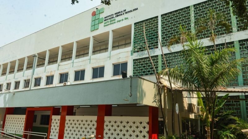 IFMT abre concurso com 43 vagas e salários de até R$ 14,9 mil