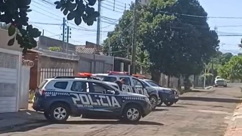 Homem é preso após tentar matar esposa e fugir com filho bebê em MS