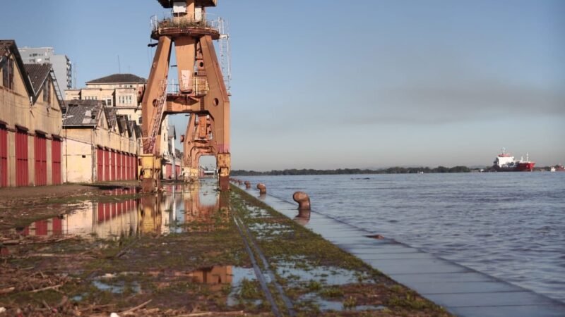Guaíba chega à cota de atenção em Porto Alegre e nível pode aumentar nos próximos dias, diz Defesa Civil