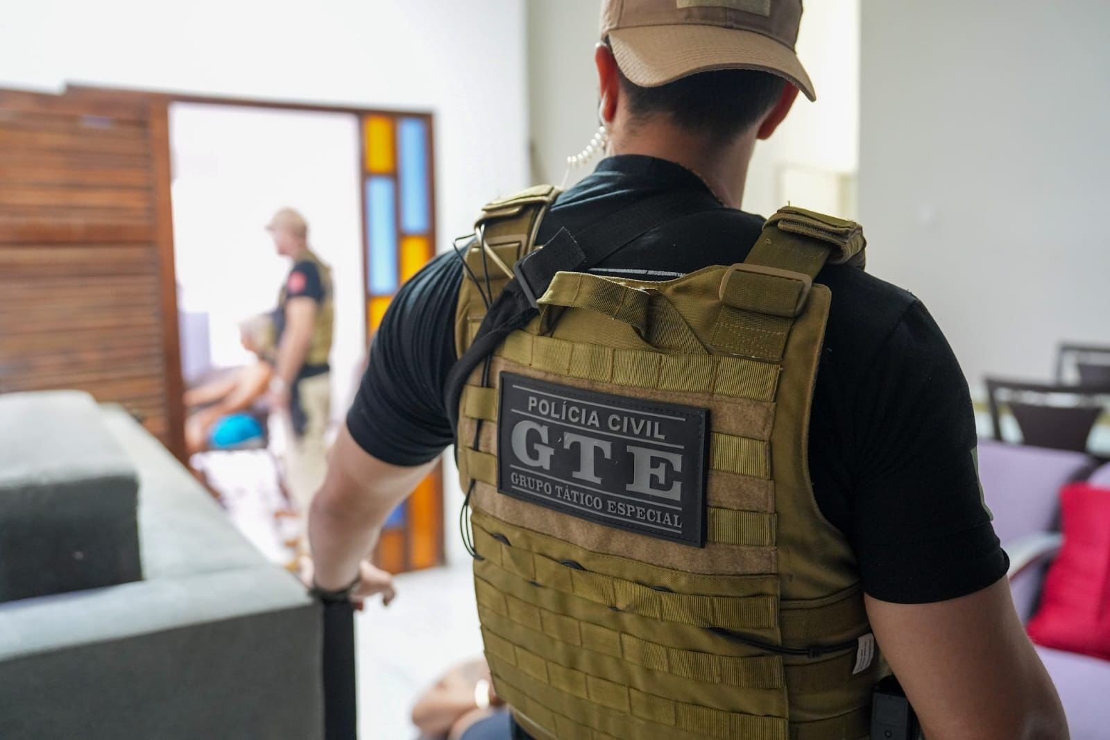‘Tesoureira’ de esquema de desvios de drogas na Polícia Civil é posta em prisão domiciliar, na Paraíba