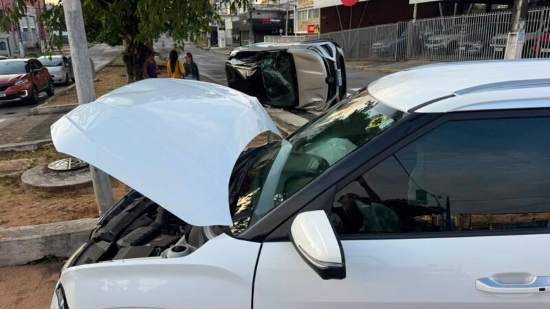 Motorista fica preso às ferragens após acidente com capotamento em Natal