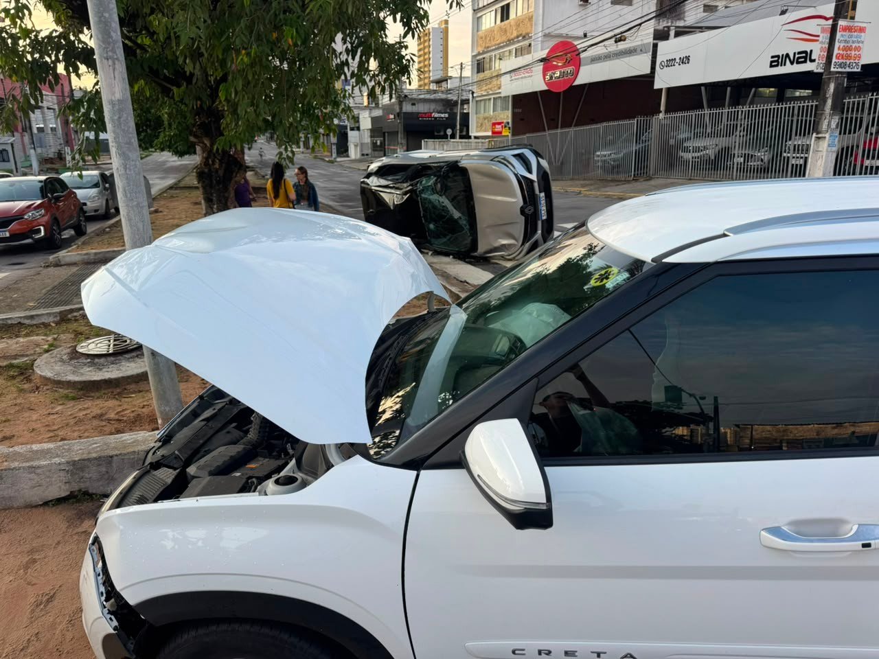 Motorista fica preso às ferragens após acidente com capotamento em Natal