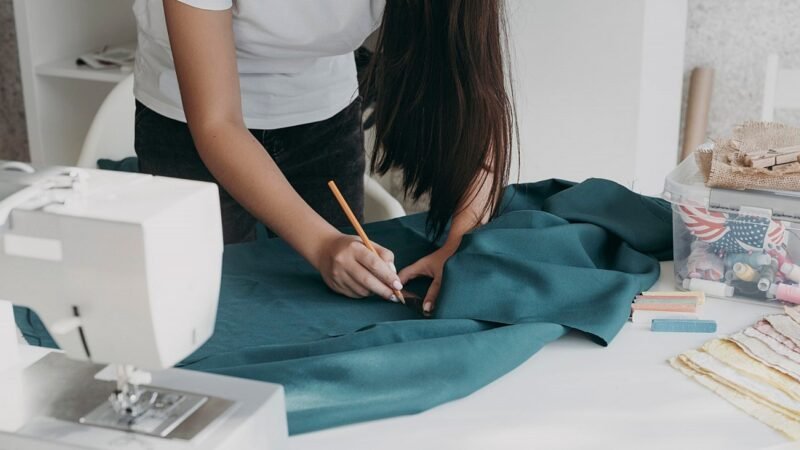 Conceição do Coité oferece 60 vagas gratuitas para mulheres em cursos de corte, costura e bordado; saiba mais